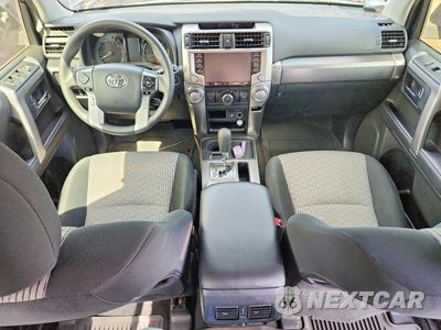 Zdjęcie 8 z 13 samochodu: 2021 TOYOTA 4RUNNER SR5 VIN:JTEEU5JR9M5245470 - miniatura