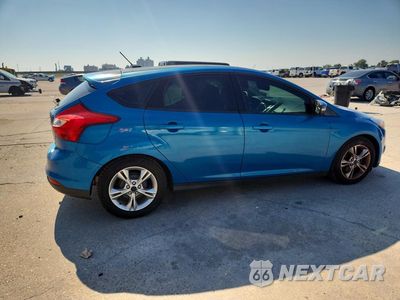 Trzecie zdjęcie samochodu z tyłu: 2014 FORD FOCUS SE VIN:1FADP3K24EL195500 - miniatura