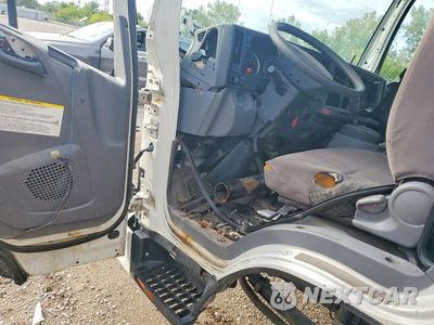 Zdjęcie 8 z 12 samochodu: 2020 ISUZU NPR XD VIN:JALC4W164L7K00414 - miniatura