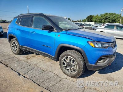 Czwarte zdjęcie samochodu z boku: 2025 JEEP COMPASS TRAILHAWK VIN:3C4NJDDN0ST524593 - miniatura