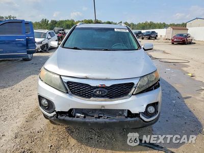 Piąte zdjęcie samochodu w środku: 2011 KIA SORENTO LX VIN:5XYKT3A16BG173950 - miniatura
