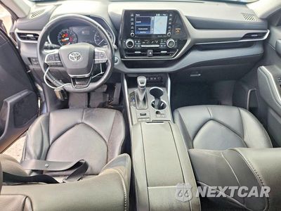 Zdjęcie 8 z 13 samochodu: 2021 TOYOTA HIGHLANDER XLE VIN:5TDHZRBHXMS093404 - miniatura