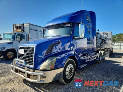 2011 VOLVO VNL SEMI TRUCK 4V4NC9EJ9BN295127 - główne zdjęcie licytacji z USA - miniatura