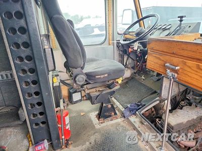 Zdjęcie 7 z 13 samochodu: 2001 FREIGHTLINER MT55 DELIVERY VAN VIN:4UZAARBW11CH94951 - miniatura