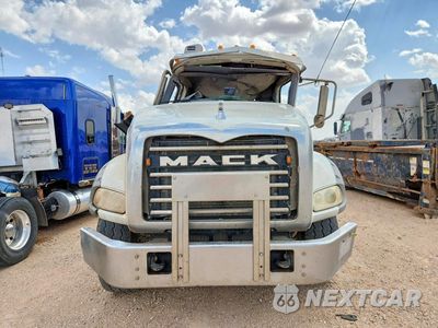 Piąte zdjęcie samochodu w środku: 2023 MACK GRANITE VIN:1M2GR3GC9PM033311 - miniatura