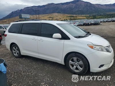 Czwarte zdjęcie samochodu z boku: 2015 TOYOTA SIENNA LE VIN:5TDKK3DC8FS620559 - miniatura