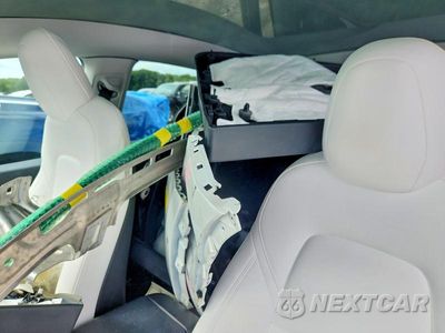 Zdjęcie 10 z 14 samochodu: 2022 TESLA MODEL Y VIN:7SAYGDEE4NF391210 - miniatura