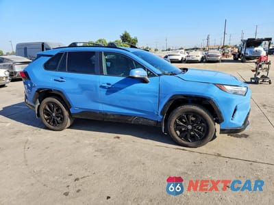 Czwarte zdjęcie samochodu z boku: 2022 TOYOTA RAV4 SE VIN:JTM16RFV4ND524908 - miniatura