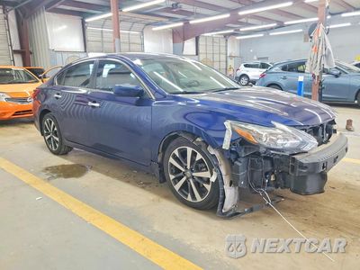 Czwarte zdjęcie samochodu z boku: 2017 NISSAN ALTIMA 2.5 SR VIN:1N4AL3AP8HC486680 - miniatura