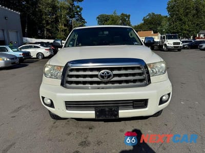Piąte zdjęcie samochodu w środku: 2011 TOYOTA SEQUOIA PLATINUM VIN:5TDDY5G17BS045796 - miniatura