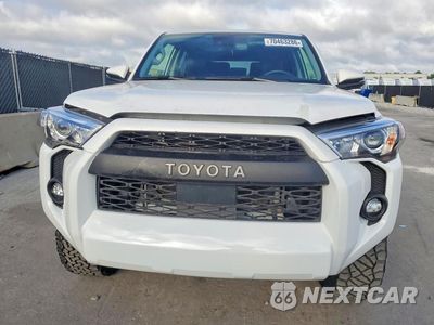 Piąte zdjęcie samochodu w środku: 2024 TOYOTA 4RUNNER SR5 PREMIUM VIN:JTENU5JR4R6277034 - miniatura