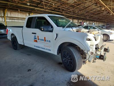 Czwarte zdjęcie samochodu z boku: 2022 FORD F150 SUPER CAB VIN:1FTEX1CP9NKE39466 - miniatura