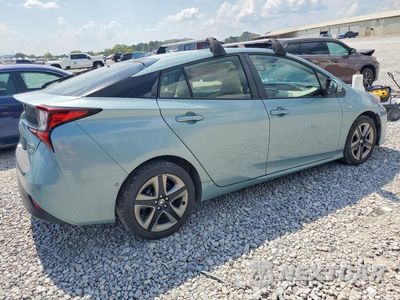Trzecie zdjęcie samochodu z tyłu: 2021 TOYOTA PRIUS XLE VIN:JTDKAMFU0M3131179 - miniatura