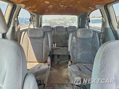 Zdjęcie 10 z 13 samochodu: 2005 CHRYSLER TOWN & COUNTRY LX VIN:2C4GP44R85R518610 - miniatura