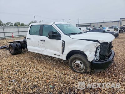 Czwarte zdjęcie samochodu z boku: 2023 FORD F350 SUPER DUTY VIN:1FD8W3GT6PEC04989 - miniatura