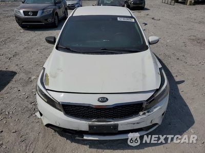 Piąte zdjęcie samochodu w środku: 2017 KIA FORTE LX VIN:3KPFK4A75HE030167 - miniatura