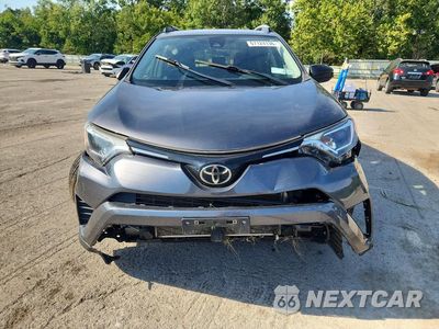 Piąte zdjęcie samochodu w środku: 2017 TOYOTA RAV4 LE VIN:JTMBFREV6HD203821 - miniatura