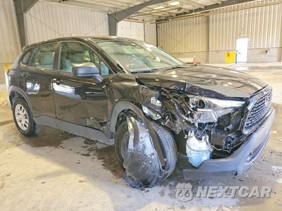 Czwarte zdjęcie samochodu z boku: 2025 TOYOTA COROLLA CROSS L VIN:7MUAAAAG9SV142694 - miniatura