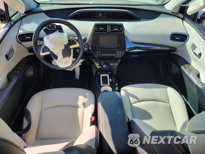 Zdjęcie 8 z 12 samochodu: 2016 TOYOTA PRIUS FOUR VIN:JTDKARFU3G3509285 - miniatura
