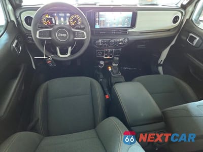 Zdjęcie 8 z 12 samochodu: 2025 JEEP WRANGLER SAHARA VIN:1C4PJXEN2SW587343 - miniatura