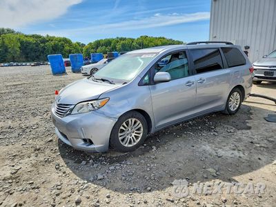 2015 TOYOTA SIENNA XLE PREMIUM 8-PASSENGER 5TDYK3DC3FS563844 - główne zdjęcie licytacji z USA - miniatura