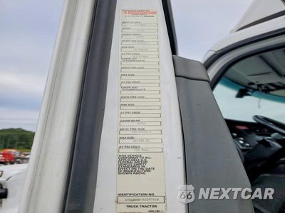 Zdjęcie 11 z 13 samochodu: 2019 KENWORTH T680 SEMI TRUCK VIN:1XKYA48X7KJ297018 - miniatura