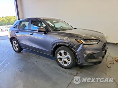 Czwarte zdjęcie samochodu z boku: 2023 HONDA HR-V LX VIN:3CZRZ2H31PM747423 - miniatura
