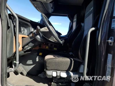 Zdjęcie 7 z 14 samochodu: 2024 FREIGHTLINER CASCADIA 126 SEMI TRUCK VIN:3AKJHHDR8RSUR8560 - miniatura