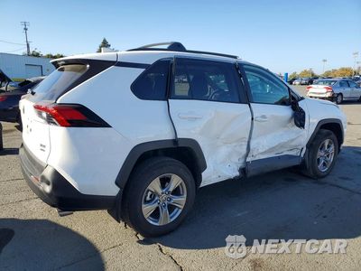 Trzecie zdjęcie samochodu z tyłu: 2025 TOYOTA RAV4 XLE VIN:2T3P1RFV8SW605689 - miniatura