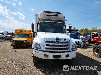 Piąte zdjęcie samochodu w środku: 2020 HINO 258/268 REFRIGERATED BOX TRUCK VIN:5PVNJ8JM5L5S51199 - miniatura