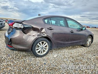 Trzecie zdjęcie samochodu z tyłu: 2017 KIA FORTE LX VIN:3KPFL4A76HE081416 - miniatura