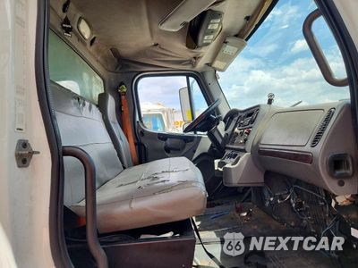 Zdjęcie 11 z 13 samochodu: 2011 FREIGHTLINER M2 106 MEDIUM DUTY VIN:1FVACWDT1BHBA7407 - miniatura