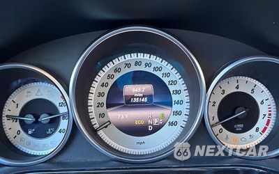 Zdjęcie 8 z 10 samochodu: 2014 MERCEDES-BENZ E 550 4MATIC VIN:WDDHF9BB4EA911153 - miniatura