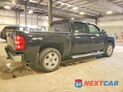 Trzecie zdjęcie samochodu z tyłu: 2011 CHEVROLET SILVERADO K1500 LTZ VIN:3GCPKTE35BG330020 - miniatura