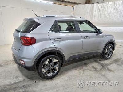 Trzecie zdjęcie samochodu z tyłu: 2024 HYUNDAI VENUE SEL VIN:KMHRC8A34RU329341 - miniatura