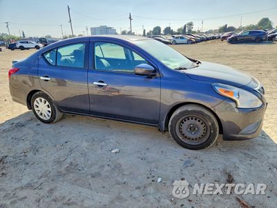 Czwarte zdjęcie samochodu z boku: 2015 NISSAN VERSA 1.6 SV VIN:3N1CN7AP6FL932172 - miniatura