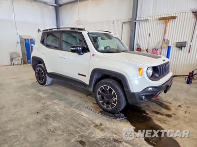 Czwarte zdjęcie samochodu z boku: 2023 JEEP RENEGADE TRAILHAWK VIN:ZACNJDC19PPP24740 - miniatura