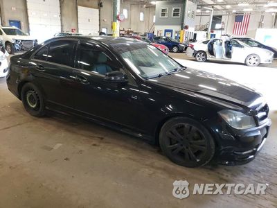 Czwarte zdjęcie samochodu z boku: 2013 MERCEDES-BENZ C 300 4MATIC VIN:WDDGF8AB4DR266964 - miniatura