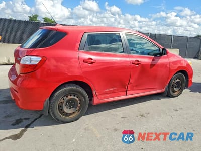 Trzecie zdjęcie samochodu z tyłu: 2010 TOYOTA MATRIX BASE VIN:2T1KU4EE0AC191659 - miniatura