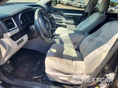 Zdjęcie 7 z 13 samochodu: 2019 TOYOTA HIGHLANDER LE VIN:5TDZARFH3KS046959 - miniatura