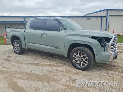 Czwarte zdjęcie samochodu z boku: 2024 TOYOTA TUNDRA 1794 EDITION VIN:5TFMA5DB1RX165650 - miniatura