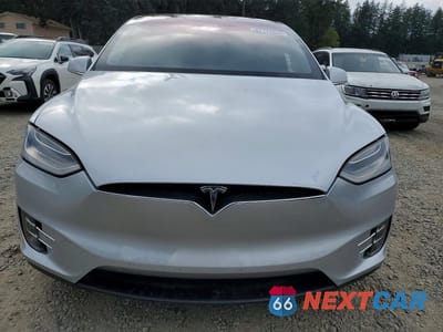 Piąte zdjęcie samochodu w środku: 2017 TESLA MODEL X VIN:5YJXCBE25HF050482 - miniatura