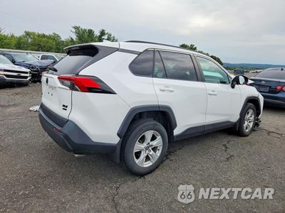 Trzecie zdjęcie samochodu z tyłu: 2021 TOYOTA RAV4 XLE VIN:2T3P1RFV3MC219475 - miniatura