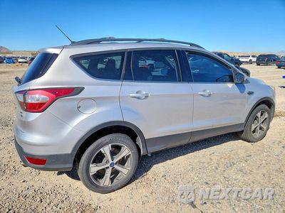 Trzecie zdjęcie samochodu z tyłu: 2017 FORD ESCAPE SE VIN:1FMCU9GD0HUA39296 - miniatura