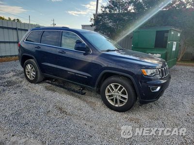 Czwarte zdjęcie samochodu z boku: 2017 JEEP GRAND CHEROKEE LAREDO VIN:1C4RJEAG2HC638127 - miniatura