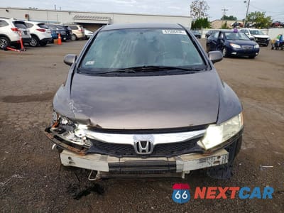 Piąte zdjęcie samochodu w środku: 2009 HONDA CIVIC LX VIN:1HGFA16529L019677 - miniatura