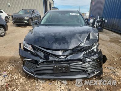Piąte zdjęcie samochodu w środku: 2022 TOYOTA CAMRY LE VIN:4T1C11AK0NU641922 - miniatura