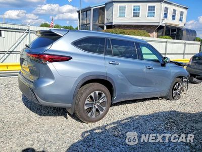 Trzecie zdjęcie samochodu z tyłu: 2021 TOYOTA HIGHLANDER XLE VIN:5TDGZRBH5MS155609 - miniatura