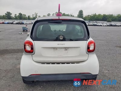 Zdjęcie 6 z 12 samochodu: 2016 SMART FORTWO VIN:WMEFJ5DA8GK051558 - miniatura