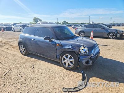 Czwarte zdjęcie samochodu z boku: 2010 MINI COOPER VIN:WMWMF3C53ATZ62041 - miniatura